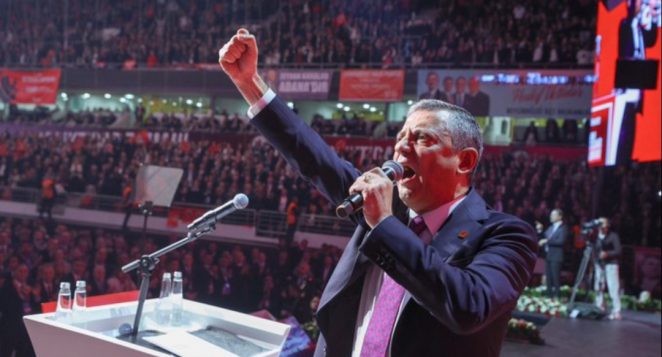 CHP’de Özgür Özel yeniliklerle yeniden başladı