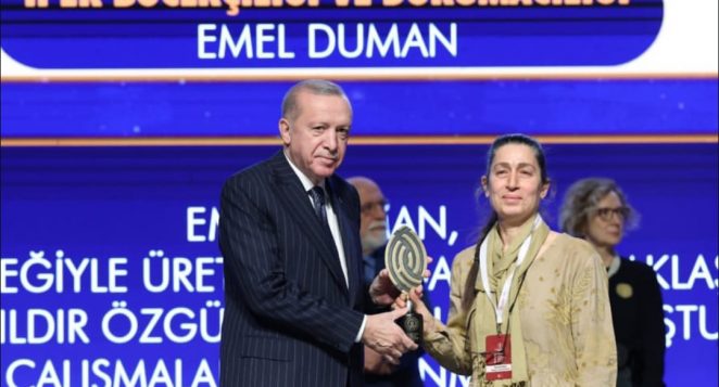 HATAY’IN SARI İPEĞİNİ EMEKLE DOKUYAN İSME ÖZEL ÖDÜL