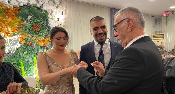 Evliliğe ilk adımları yüzük ile başladı!