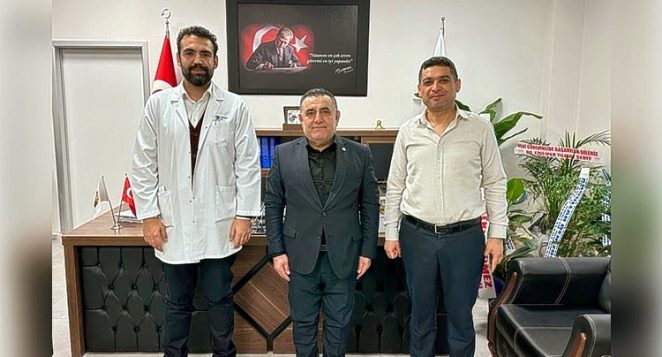 ARİAD BAŞKANI AĞIR’DAN ARSUZ DEVLET HASTANESİ BAŞHEKİMİ KANAR’A HAYIRLI OLSUN ZİYARETİ