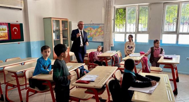 KAYMAKAM ÖNDER’DEN OKULLARA ZİYARET: “ÖĞRENCİLERİMİZİN GÜVENLİĞİ ÖNCELİĞİMİZ”