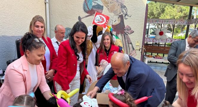 KIZILAY’DAN MİNİKLERE 23 NİSAN SÜRPRİZİ