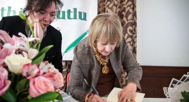 Yazar Fethiye Akdoğan Kutlu, Öğretmenlik tecrübelerini kitaplaştırdı… Akdoğan Kutlu, kadının yükselen sesi!