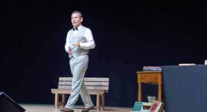 Simya Kolej’i Ferhat Göçer’i hayranlarıyla buluşturdu.  Geçer Bu akşam da Antakya’da konser verecek!