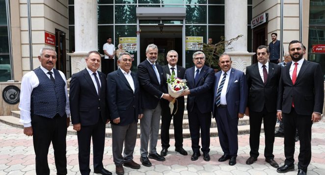 BAŞKAN ÖNTÜRK REYHANLI’DA TİCARET KURUMLARINI ZİYARET ETTİ