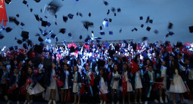 YÜKSELİŞ KOLEJİ’NDE GÖRKEMLİ MEZUNİYET TÖRENİ