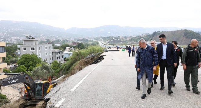 BAŞKAN ÖNTÜRK, SAHADA İNCELEMELER YAPIYOR