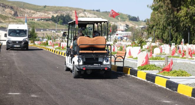 HBB, MEZARLIKLARDA BAYRAM BOYUNCA VATANDAŞIN YANINDA
