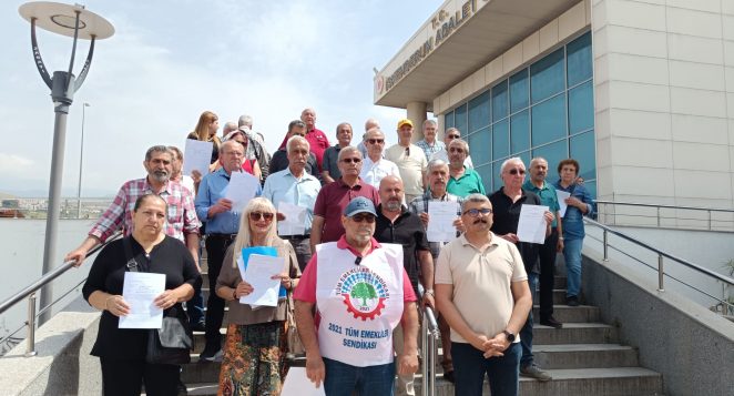 İSKENDERUN’DA EMEKLİLERDEN SEYYANEN ZAM İÇİN TOPLU DİLEKÇE EYLEMİ