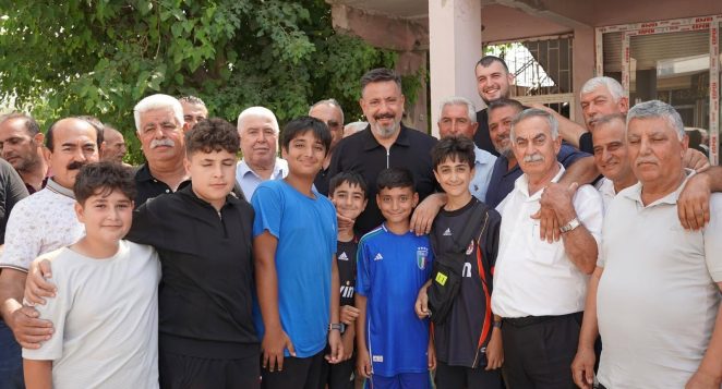 “Akçalı’da Samimi Buluşma: Başkan Üstün Vatandaşları Dinledi”