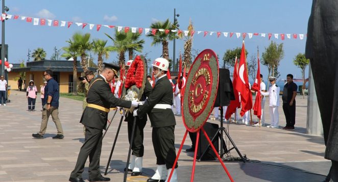 İskenderun’da 30 Ağustos Zafer Bayramı Coşkusu: Çelenk Töreni ve Resmi Geçit