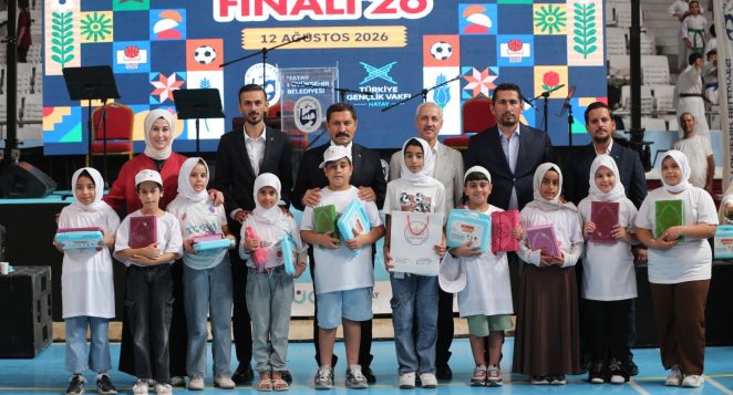 YAZ OKULLARI FİNALİNDE BİNLERCE GENÇ BULUŞTU