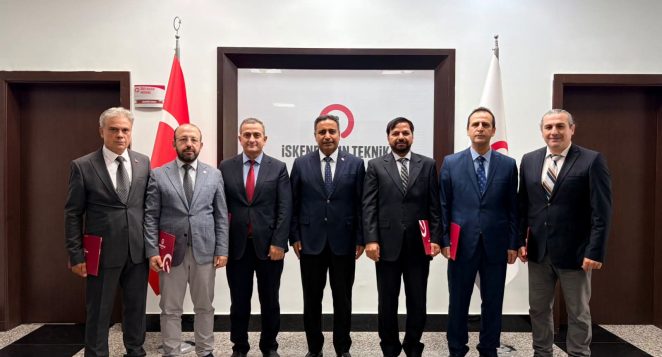 İSTE’de Dekanlık Görevlerine Asaleten Atanan Akademisyenlere Berat Töreni