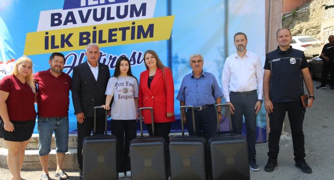 HBB 15 İLÇEDE ÜNİVERSİTELİ GENÇLERE BAVUL DAĞITTI