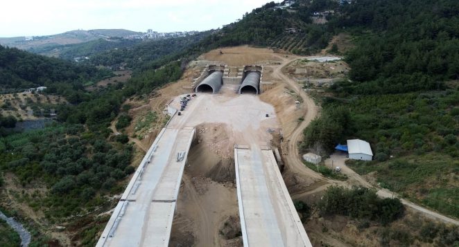 Belen’de Otoyol Projesinde Saha İncelemesi: Tünel Çalışmaları Yerinde İncelendi
