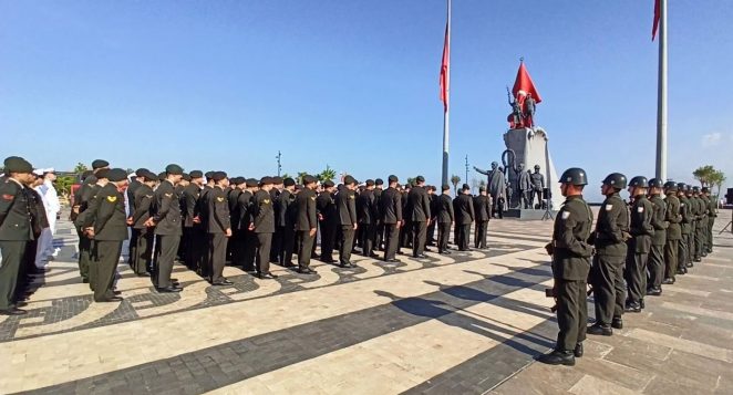 “BU VATAN, ŞEHİTLERİMİZİN VE GAZİLERİMİZİN EMANETİ”