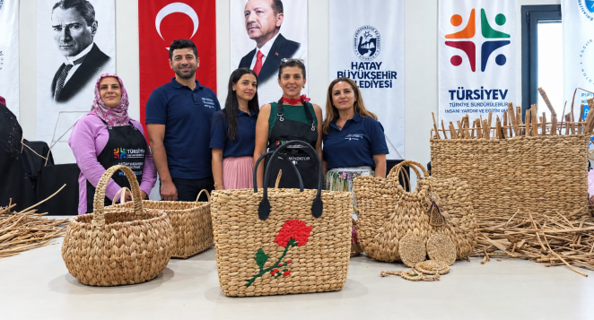 HATAY’DA SU SÜMBÜLÜ KADINLARIN EMEĞİYLE GELİRE DÖNÜŞÜYOR: DOĞA KORUNUYOR KADINLAR KAZANIYOR