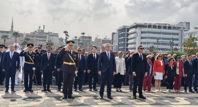 İSKENDERUN’DA CUMHURİYET COŞKUSU: BAŞARILI ÖĞRENCİLER ÖDÜLLENDİRİLDİ
