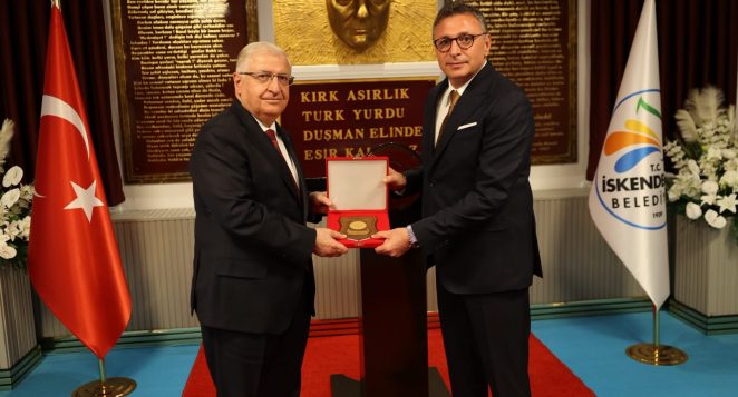 MİLLÎ SAVUNMA BAKANI YAŞAR GÜLER’DEN İSKENDERUN BELEDİYESİ’NE ZİYARET